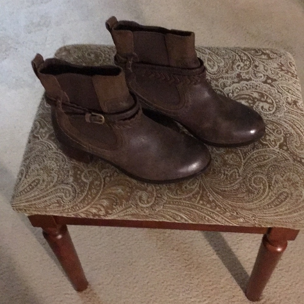 UGG Australian Krewe Leather Ankle Boots